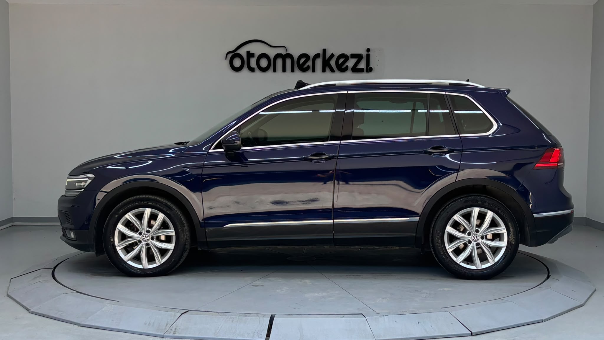 VOLKSWAGEN TIGUAN 6